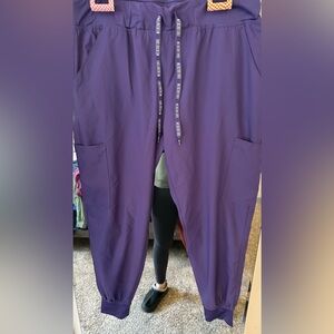 Med couture insight jogger scrub